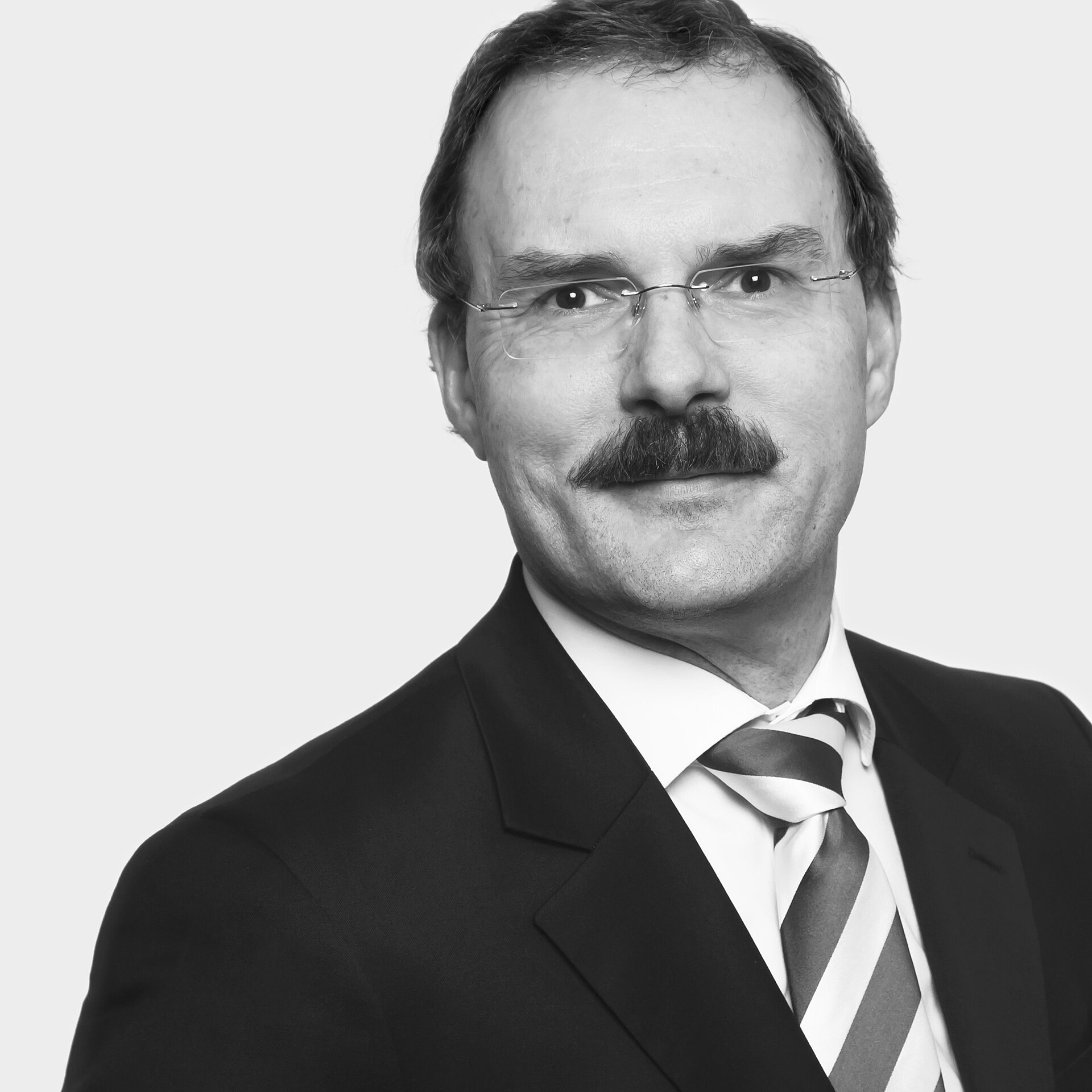 Dr. Oliver M.  Bühr